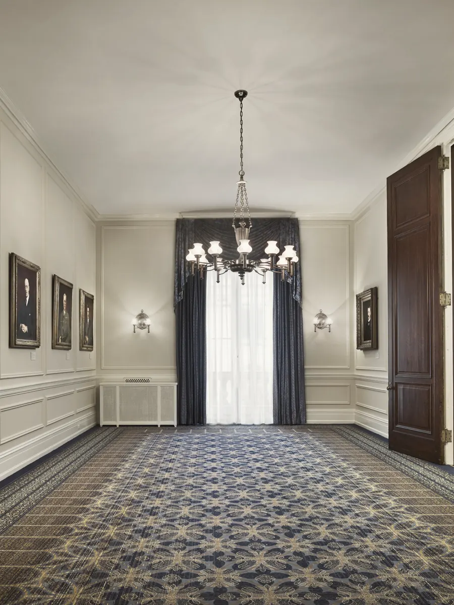 The portrait corridor, toward the music room